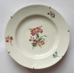 Baranówka. Talerz porcelanowy z bukietem kwiatów.