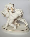 Hutschenreuther. Putto z baranem.