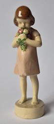 Pacyków. Figurka dziewczynki z bukiecikiem kwiatów. Fabryka Fajansu w Pacykowie (1912-1939).