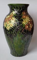 Wazon ceramiczny z secesyjną dekoracją. Märkische Kunst- und Bauerntöpferei Fr. M. Bräuning, Hermsdorf Berlin, lata 20-te XX w.