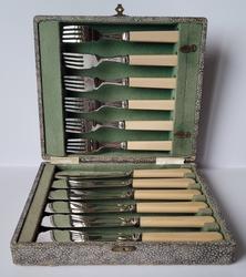 Zestaw sztućców do ryb na 6 osób, plater. Anglia, Wytwórnia William Hutton & Sons w Sheffield, 2 połowa XIX w.